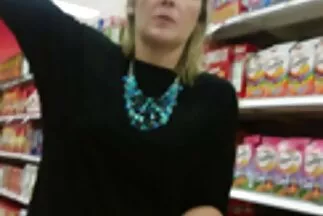 Sexy xxx video nhật brunette nhấp nháy âm hộ trên máy ảnh.