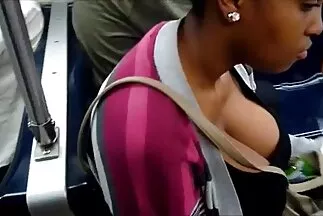 Con thú silicon mời xxx nhật bản không che đàn ông đến trahodrom.