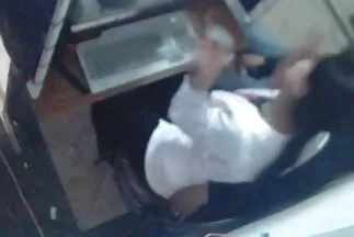 Hai con bê cái thèm khát xxx nhât ban muốn cảm thấy mình là một thành viên.