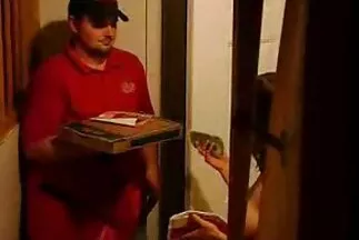 Một game thủ cuồng nhiệt đã xé toạc một cô gái tóc nâu phim xxx nhật bản trong âm hộ trên đi văng.