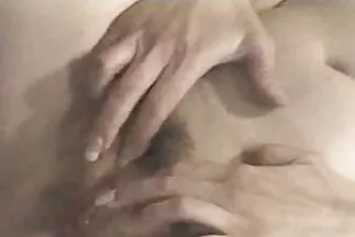 Một xlxx nhat ban người phụ nữ mập mạp và tươi cười bị một gã đầu trọc khá thô lỗ đụ