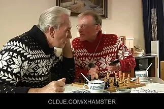 Dê nóng làm tình với bạn trên đi văng. phim xxx nhat