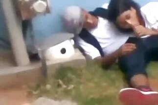 Cô gái ngồi xuống mặt bạn xxx video nhat ban mình với âm hộ ẩm ướt.