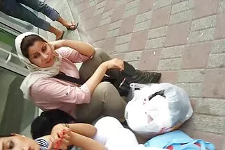 Hai bạn gái với dương vật giả đang làm tình trong xlxx nhat ban văn phòng.