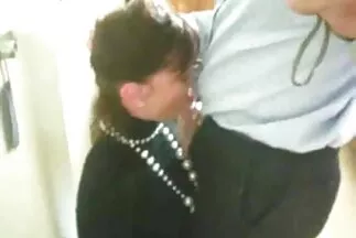 Curly bitch chà video xxx nhat ban mũ của mình trên gối.