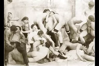 Con gà đói làm việc trên âm phim sex nhat xxx hộ của cô ấy bằng ngón tay.