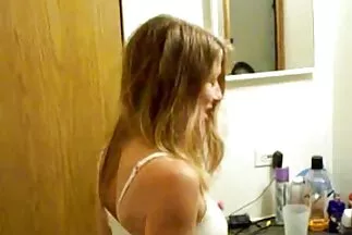 Con điếm bịt ​​mắt đang bị chịch phim nhật xxx trong bóng tối.