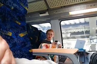 Hai cô gái tóc vàng cưỡi xxxvideo nhatban ngựa không kiểm soát trên một nam nhi lực lưỡng.