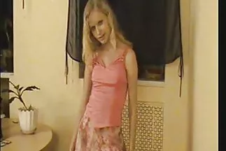 Những kẻ mạnh mẽ vẽ một cô gái tóc vàng xxx video nhật trong vớ.