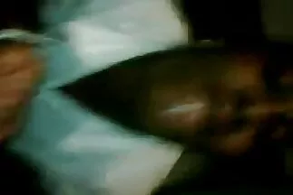 Anh chàng không tự tin vào khả sex nhat ban xxx năng của mình và đụ cô gái với một người bạn.