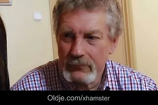 Chết tiệt béo trong tư thế hoang dã xxx nhật đã nổ ra trên giường.