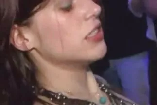 Một người đàn ông trên đi văng chiên một thằng khốn sex game show nhật bản tóc vàng trong âm hộ.