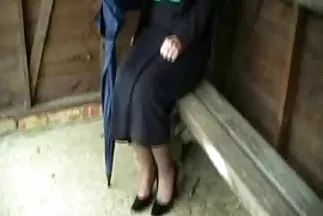 Cô gái tóc vàng đụ xxx gay nhat với người yêu mới trên đi văng.