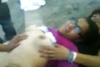 Anh phim xxx nhật bản tóc vàng ngon đeo hai viên.