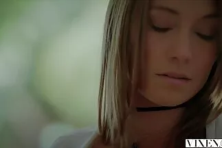 Bữa tiệc sinh xlxx nhật bản viên đồi trụy kết thúc trong tình dục.