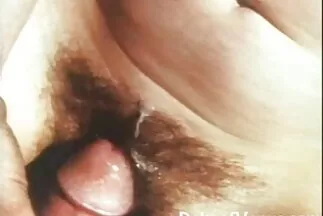 Cô gái đặt âm xxx nhật hộ đầy lông của mình lên tinh ranh một cách hiệu quả