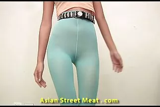 Cảnh sát mặc đồng phục thô lỗ chịch một cô gái tóc vàng sau xxx video nhat song sắt.