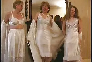 chịch một sinh viên trong một phim xxx nhật bản chiếc váy ngắn và làm cho cô ấy kiêm.