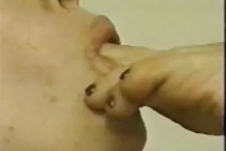 Hai người phụ nữ khéo léo làm hài lòng xxx nhat ban anh chàng với những khe hở đang hoạt động của họ.