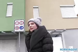 Hai anh phim xxx hay nhất em họ kéo một anh chàng lên giường để đụ.