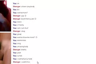 Những cô xxx nhât ban gái nghịch ngợm vui chơi ngoài trời với dây đeo.