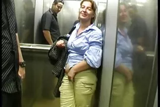 Nhú dễ thương làm ấm ngón tay của bạn mình trong âm hộ. xxx sex nhat ban