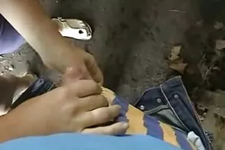 Cô gái đáng yêu xxx video nhật bản nhẹ nhàng vuốt ve âm hộ bằng ngón tay và máy rung.