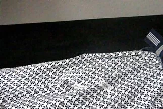 Để thư giãn thủ dâm trên ghế video xx nhat ban sofa màu vàng.