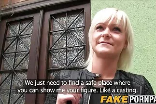 Những video xxx nhật cô gái trẻ chạy vòng quanh anh chàng với âm hộ nhỏ.