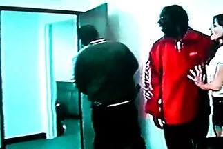 Liếm đít cho sướng, anh chàng phim xxx nhat ban nhẹ nhàng nhét cặc vào lồn em xinh tươi.