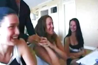 Người hàng xxx nhật ban xóm thể thao chịch âm hộ trong vườn trên đi văng.