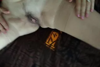 Những người đồng nhật bản xxx tính nữ gợi cảm liếm âm hộ từng người một trên chiếc ghế dài.