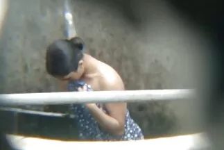 Con chó cái trẻ đã sex nhat xx cho ngón tay vào âm đạo của cô ấy.