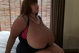 Cô gái được clip xxx nhật bôi trơn nhảy lên trên một cây cọc cứng