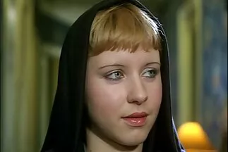 Trong một phòng ngủ x sex nhat nhỏ, một con gà chịch một con gà.