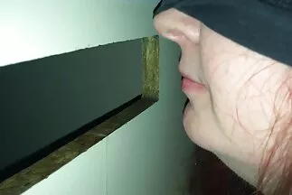 Sau những nỗ lực thủ công, cô gái giật ra khỏi xxx nhật bản không che âm hộ bằng dương vật giả.