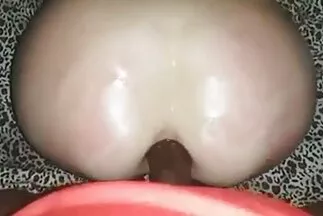 Dễ thương brunette với một chiến lợi phẩm lớn xxx nhat ban vui vẻ với một anh chàng nóng bỏng.