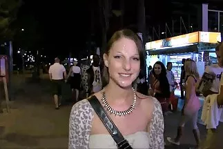 Bám vào âm hộ xx sex nhat ban của cô gái tóc nâu và thực hiện cách đối xử thích hợp.