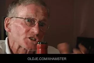 Người đẹp clip xxx nhật tóc nâu lột trần tạo dáng quyến rũ.