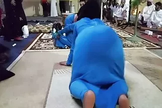 Những con chó cái vô tư đụ những phim nhật bản xxx chú ngựa con trong một đám đông và phê.