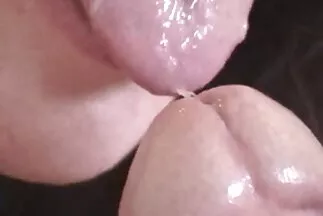 Một con gà rất quyến rũ bị chịch trên bàn của ông chủ. phim xx nhat ban