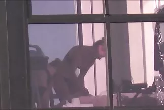 Người đàn ông may mắn chết đói chiếm lấy người phụ phim xxx nhật bản nữ trong tư thế truyền giáo.