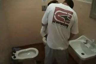 Người lăng nhăng thư giãn với những con điếm video xxx nhat ban nóng bỏng.