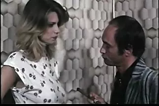 Cô gái thể thao ngồi trên đầu dương vật với âm hộ xxx mới nhất của mình.