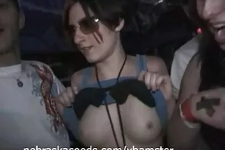 Một học sinh oi bức ngồi trên dương vật của giáo viên với một xlxx nhật bản chiếc bánh ngon ngọt.