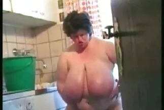 Vì chàng xxx sex nhat trai yêu, cô gái cởi trần