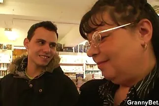 Họ nhét những con xx video nhat ban nghiện của mình vào cả hai lỗ cùng một lúc.