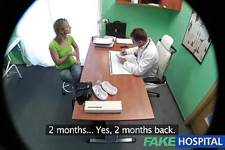 Bạn gái hăng clip xxx nhat hái đụ với một anh chàng trên đi văng.