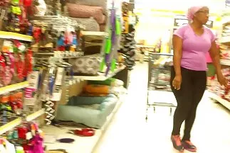 Người phụ nữ tóc đen phim xxx khong che nhat ban với bộ ngực lớn chịch với nhân viên bảo vệ.