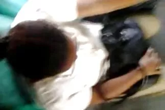 Cavalier phấn khích cuồng nhiệt đụ với xxx hd nhat một cô gái tóc nâu trong phòng ngủ.